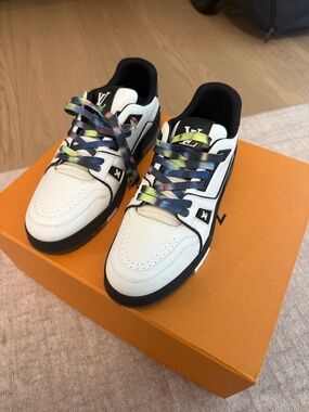 Louis Vuitton Trainer Sneakers – White/Black – NEW – Size 8 (US 9)